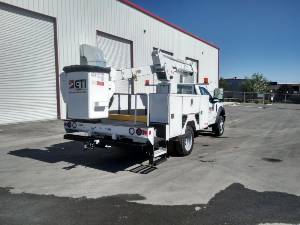 40 ft Insulated Non Material Handling AWD Hi-Rail Bucket Truck