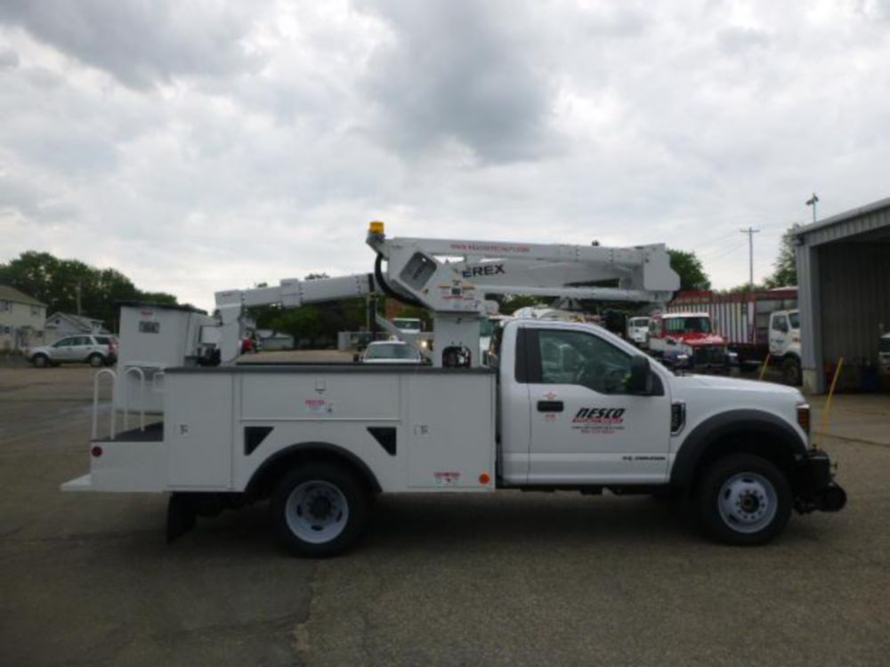 37 ft Non Insulated Non Material Handling AWD Hi-Rail Bucket Truck