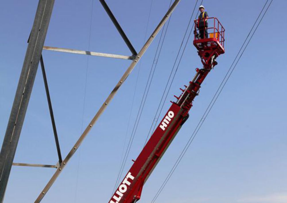 117 ft Non Insulated AWD Hi-Rail Aerial
