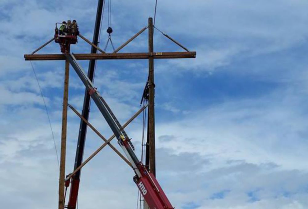 117 ft Non Insulated AWD Hi-Rail Aerial