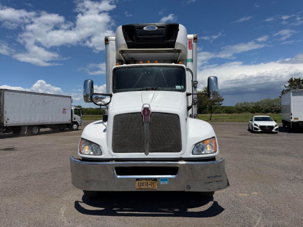2016 Kenworth T-300 Tandem Axle Reefer Truck