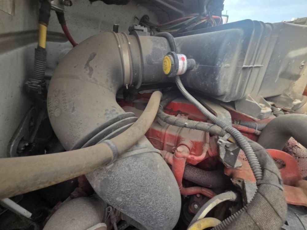 2015 Ford F-750 4x2 Elliott L-60R "Rail Gear Equipped" Aerial Truck