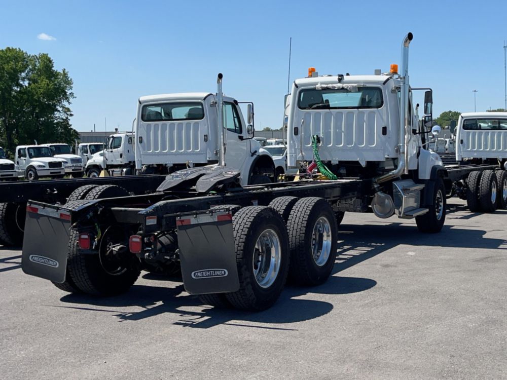 Freightliner 114SD Road Tractor on 2027 Freightliner 114SD 6x4