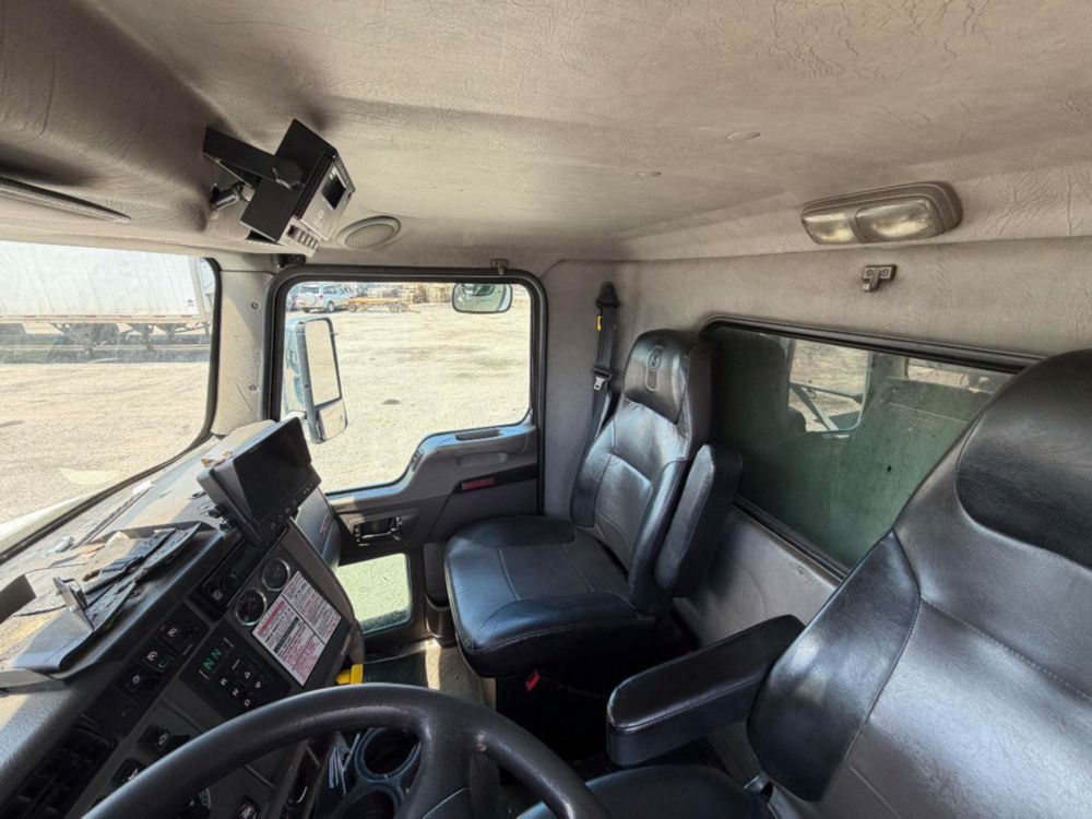 2016 Kenworth T-300 Tandem Axle Reefer Truck