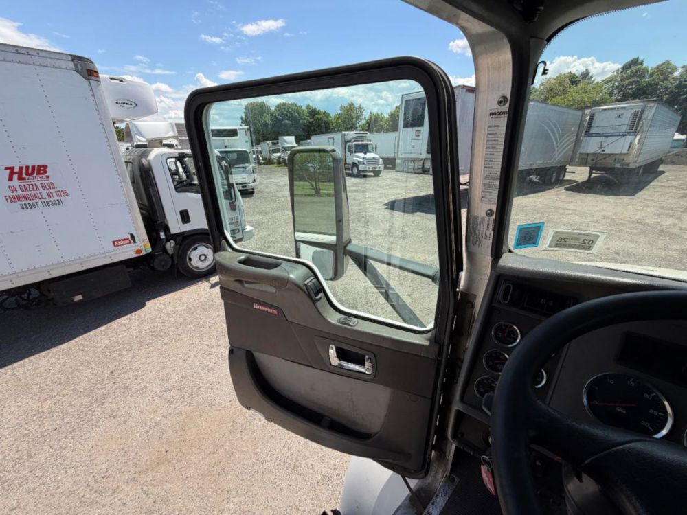 2016 Kenworth T-300 Tandem Axle Reefer Truck
