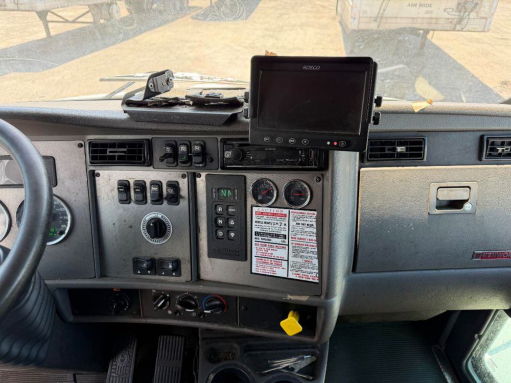 2016 Kenworth T-300 Tandem Axle Reefer Truck