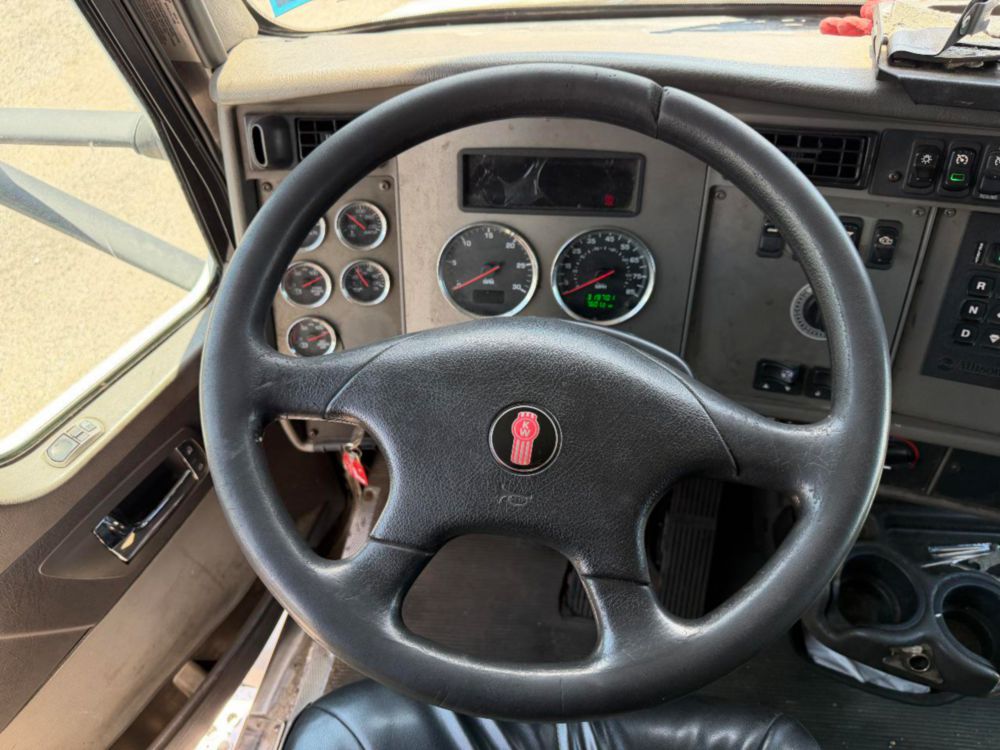 2016 Kenworth T-300 Tandem Axle Reefer Truck
