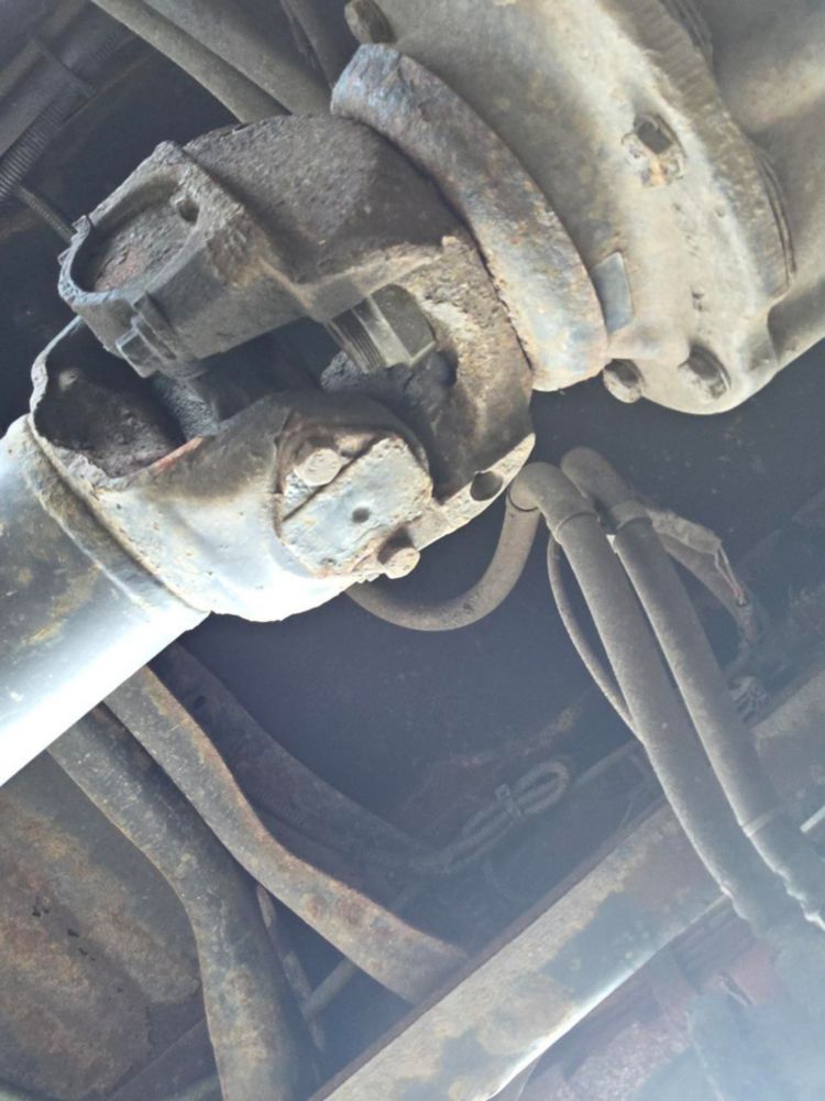 2015 Ford F-750 4x2 Elliott L-60R "Rail Gear Equipped" Aerial Truck
