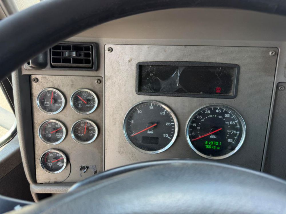 2016 Kenworth T-300 Tandem Axle Reefer Truck