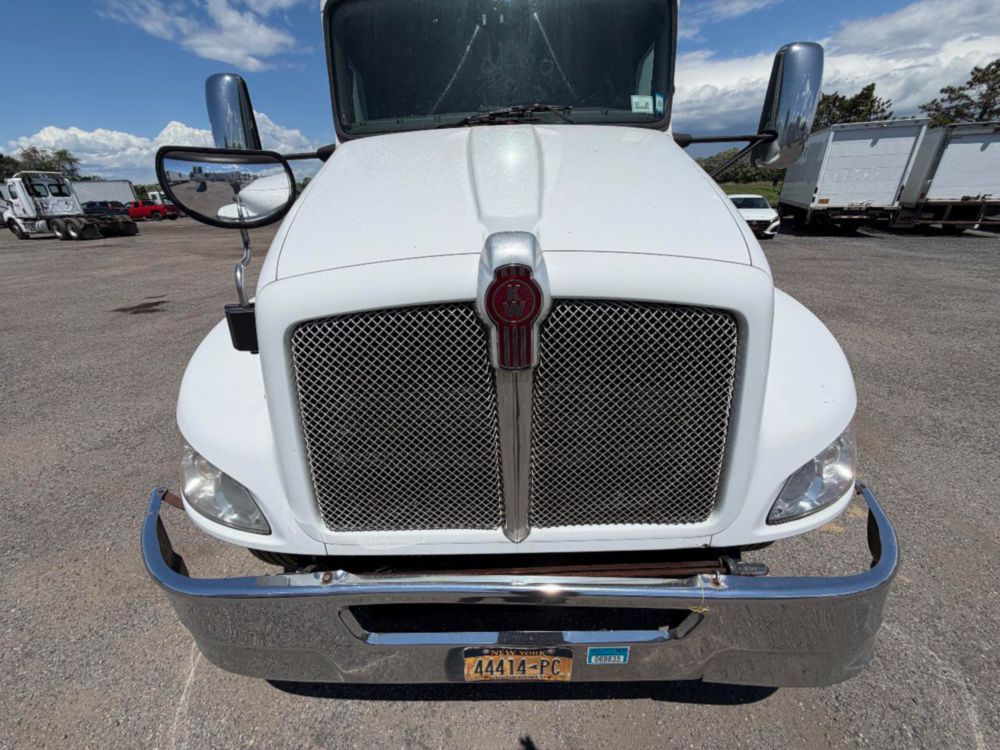 2016 Kenworth T-300 Tandem Axle Reefer Truck