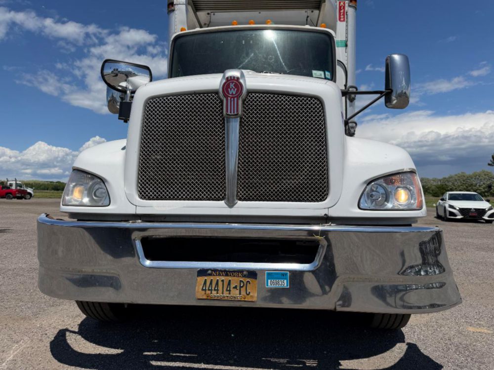 2016 Kenworth T-300 Tandem Axle Reefer Truck