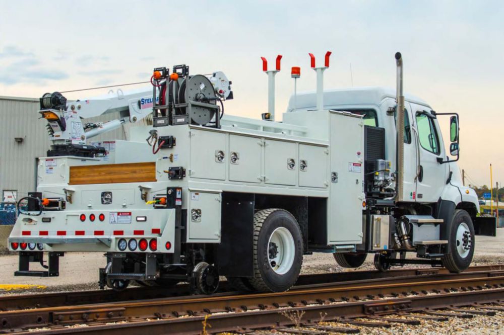Heavy-Duty Insulated Telescopic Articulating 26,001 lbs Hi-Rail Welder Truck