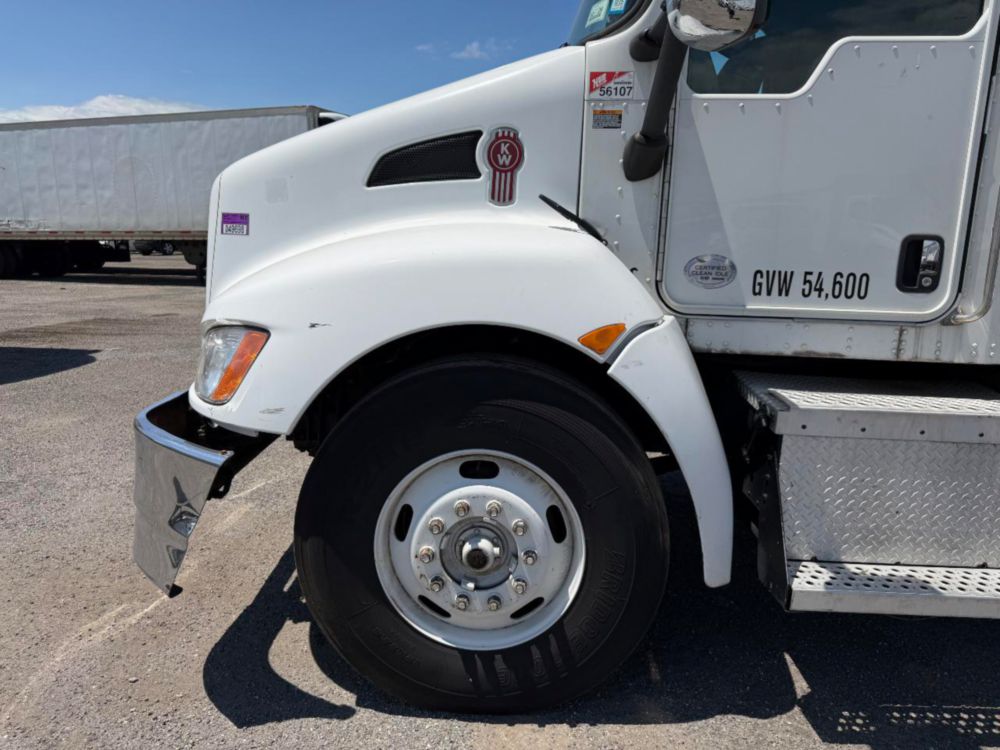 2016 Kenworth T-300 Tandem Axle Reefer Truck