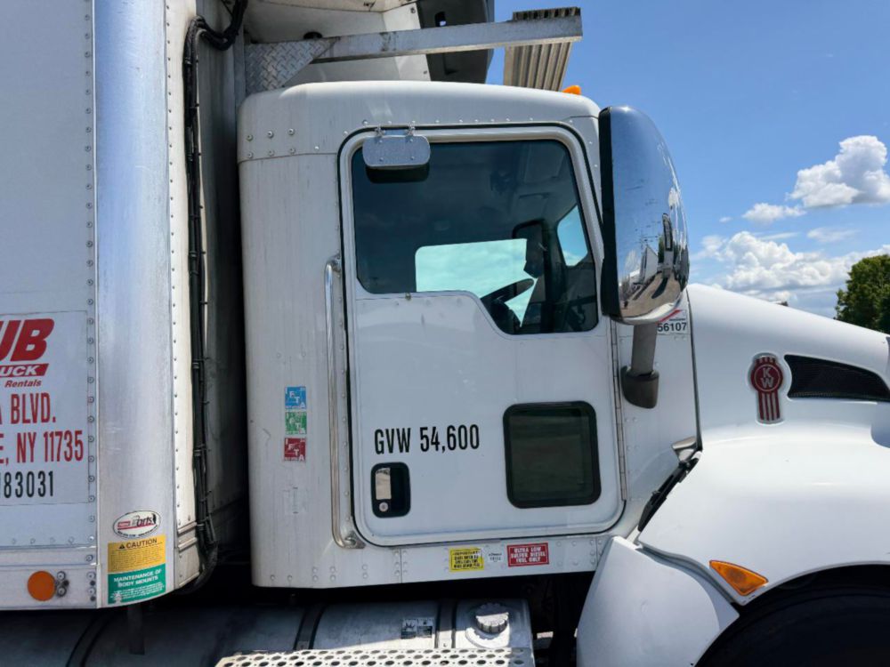 2016 Kenworth T-300 Tandem Axle Reefer Truck