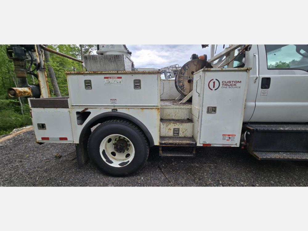2018 Ford F-750 4x2 Versalift VTP-40-NE Cable Placer Truck