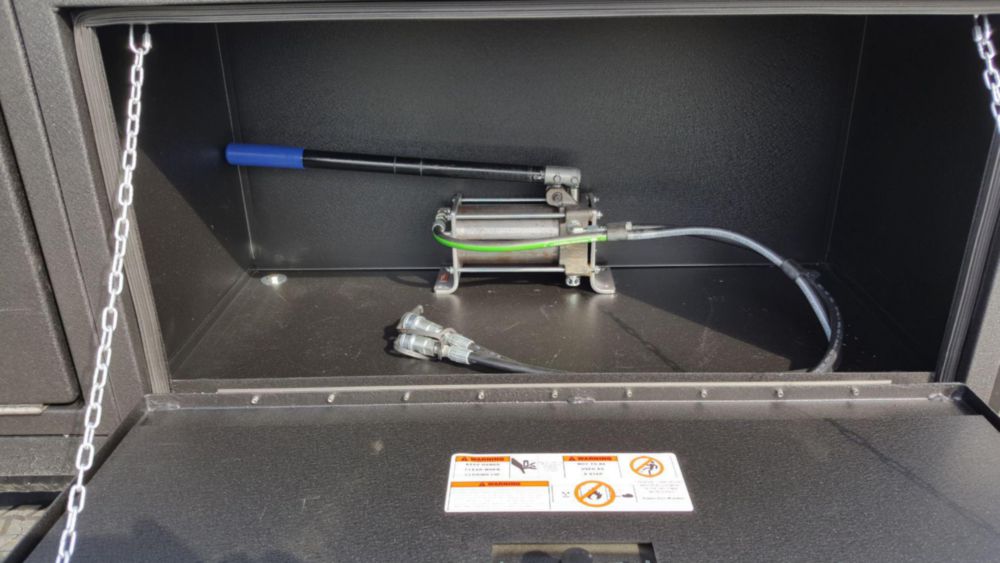 Medium-Duty 19,500 lbs Hi-Rail Welder Truck