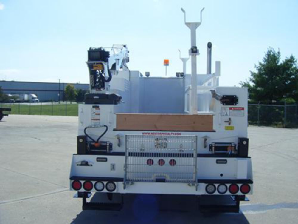 Heavy-Duty Insulated Telescopic Articulating 25,999 lbs Hi-Rail Welder Truck