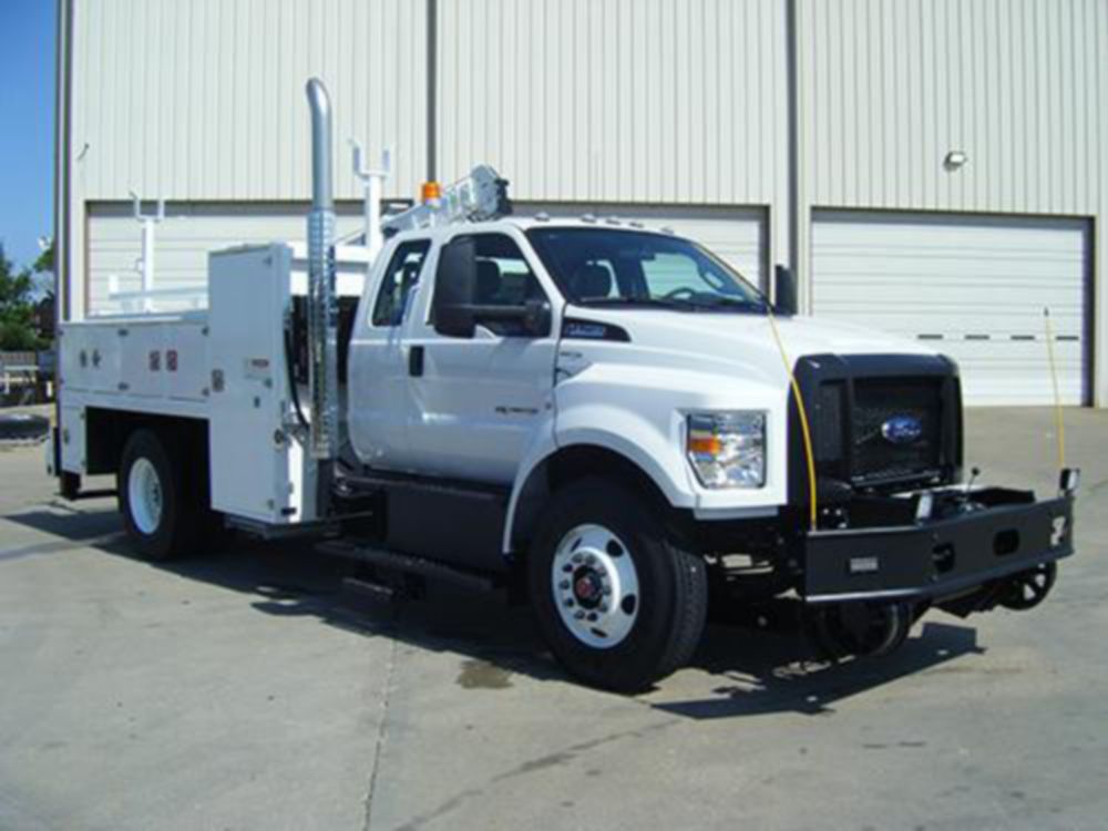 Heavy-Duty Insulated Telescopic Articulating 25,999 lbs Hi-Rail Welder Truck