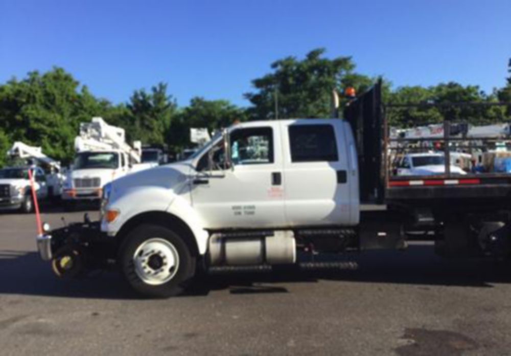 Crew Cab 38,000 lbs Hi-Rail Scissor Lift