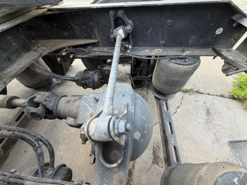 2015 Volvo VNL64T Tandem Axle Day Cab