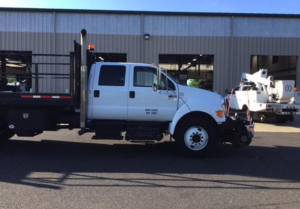 Crew Cab 38,000 lbs Hi-Rail Scissor Lift