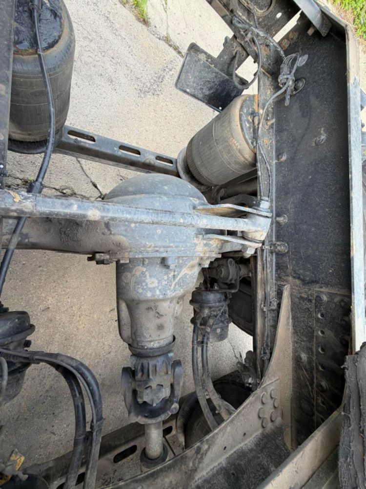 2015 Volvo VNL64T Tandem Axle Day Cab
