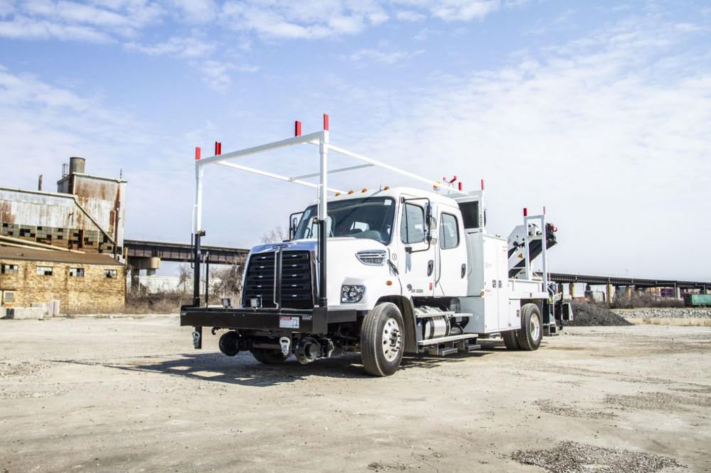 Medium-Duty 71,698 ft-lb Articulating 26,001 lbs Hi-Rail Section Truck