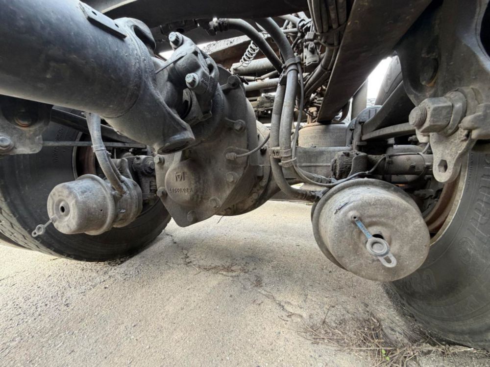 2015 Volvo VNL64T Tandem Axle Day Cab