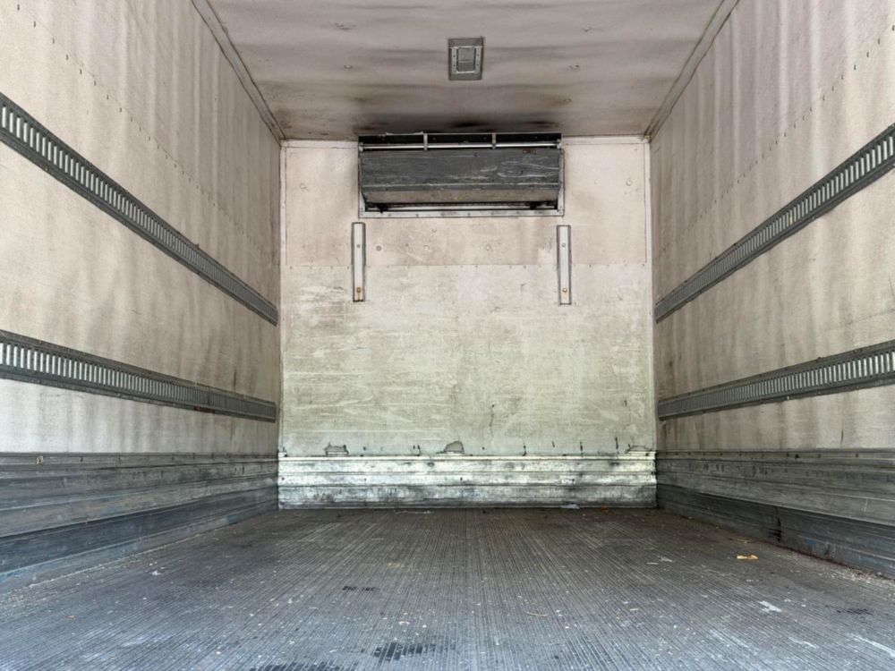 2016 Kenworth T-300 Tandem Axle Reefer Truck