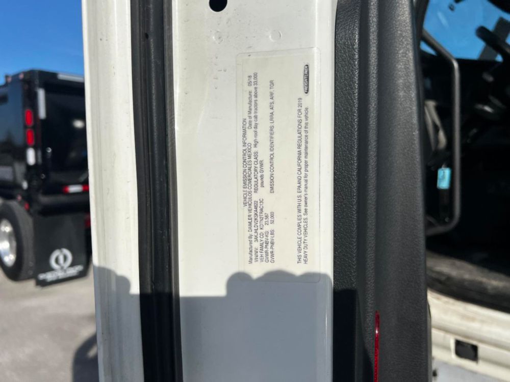 2019 Freightliner Cascadia Tandem Day Cab Tractor