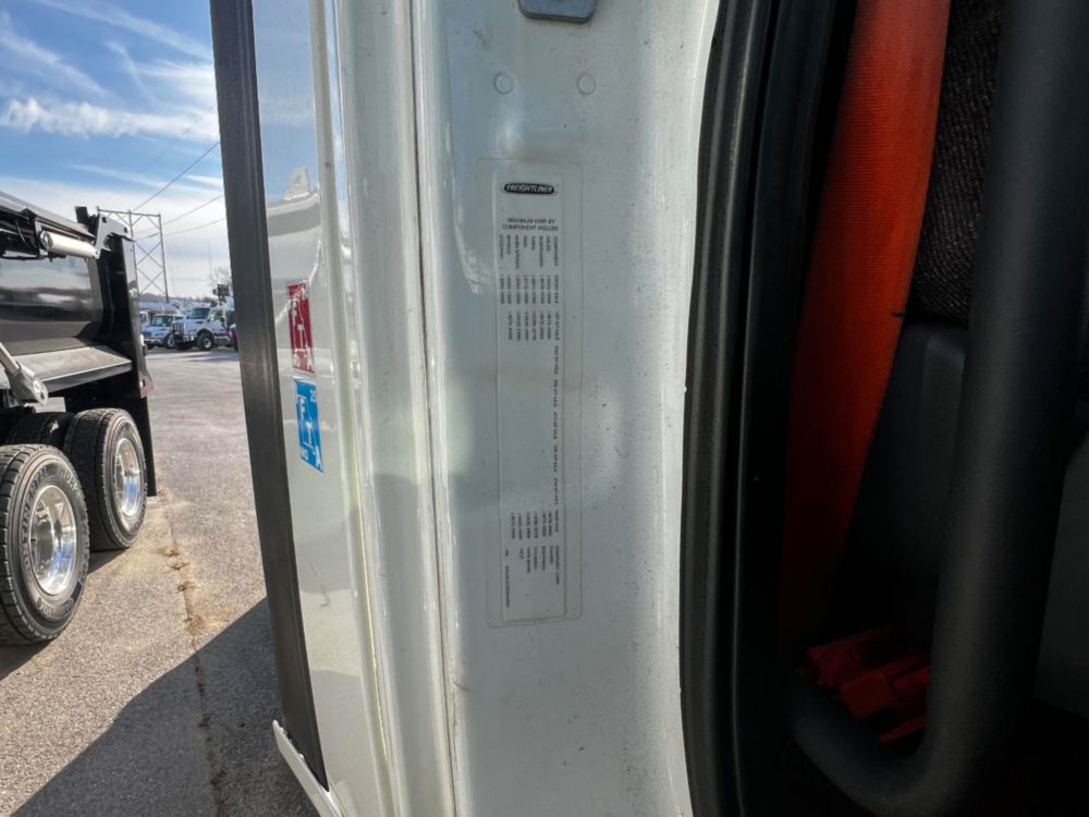 2019 Freightliner Cascadia Tandem Day Cab Tractor