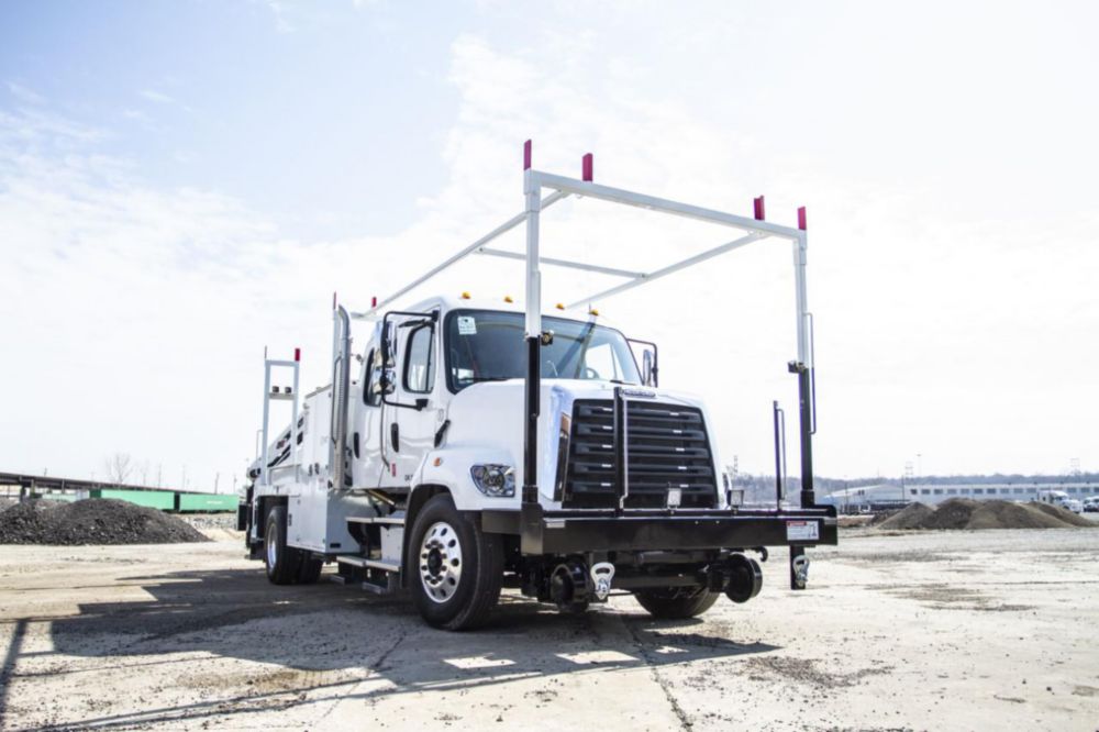Medium-Duty 71,698 ft-lb Articulating 26,001 lbs Hi-Rail Section Truck