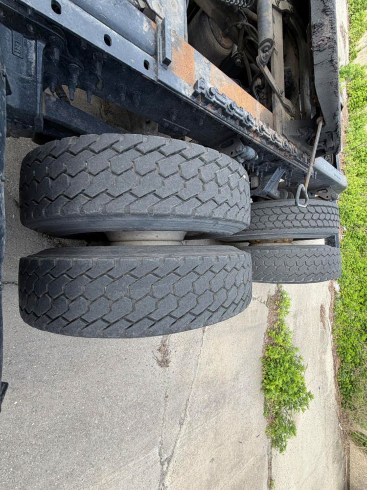2015 Volvo VNL64T Tandem Axle Day Cab