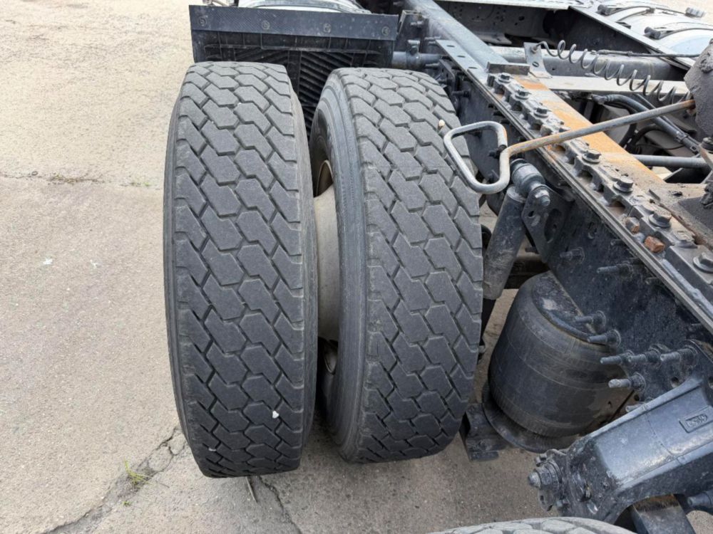 2015 Volvo VNL64T Tandem Axle Day Cab