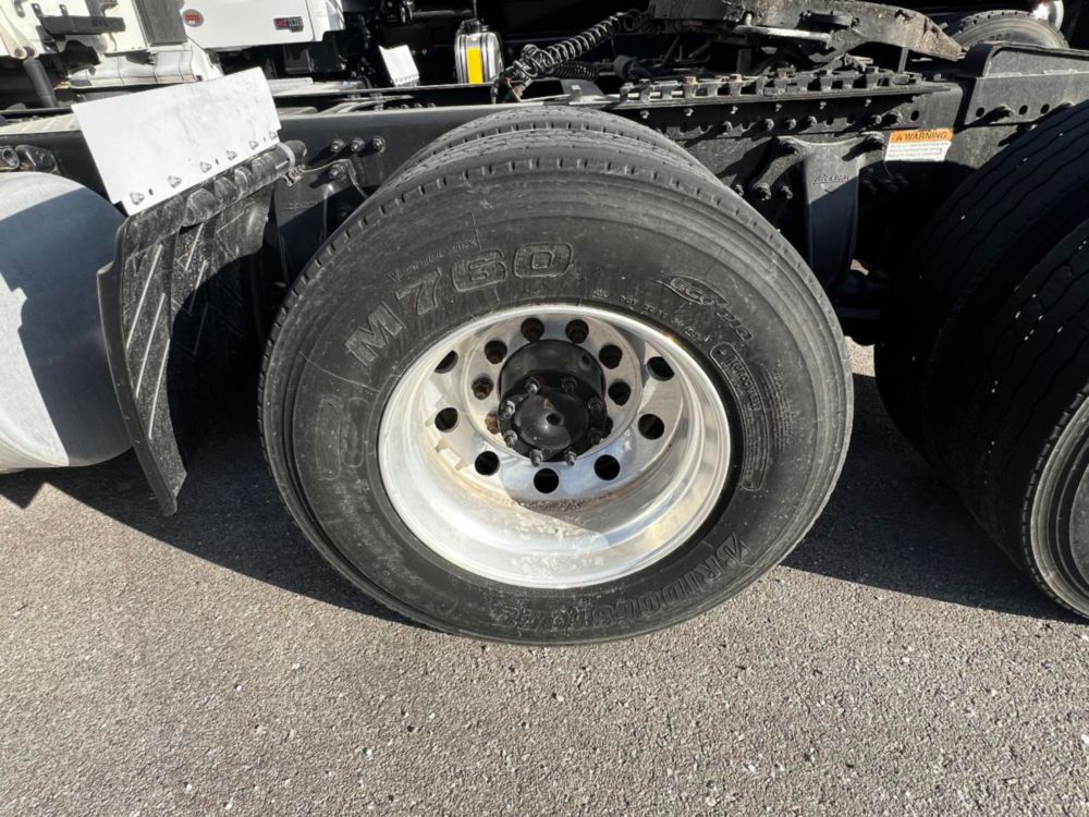 2019 Freightliner Cascadia Tandem Day Cab Tractor