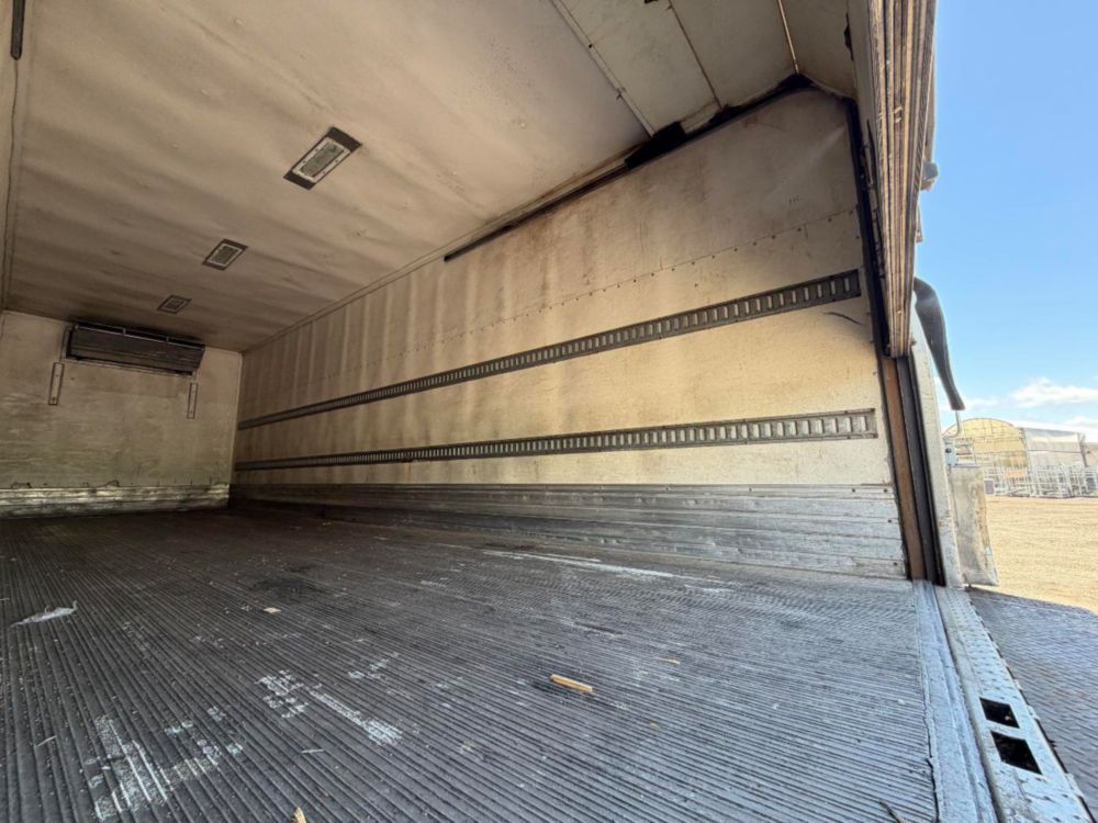 2016 Kenworth T-300 Tandem Axle Reefer Truck