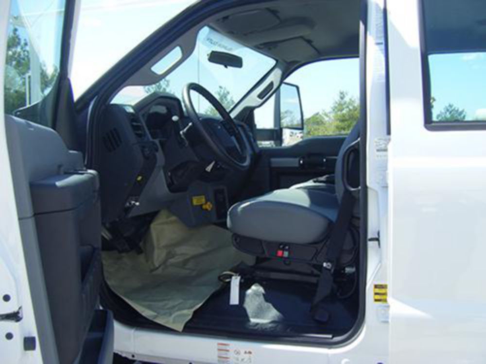 Light-Duty 29,500 ft-lb Telescopic 19,501 lbs Hi-Rail Section Truck