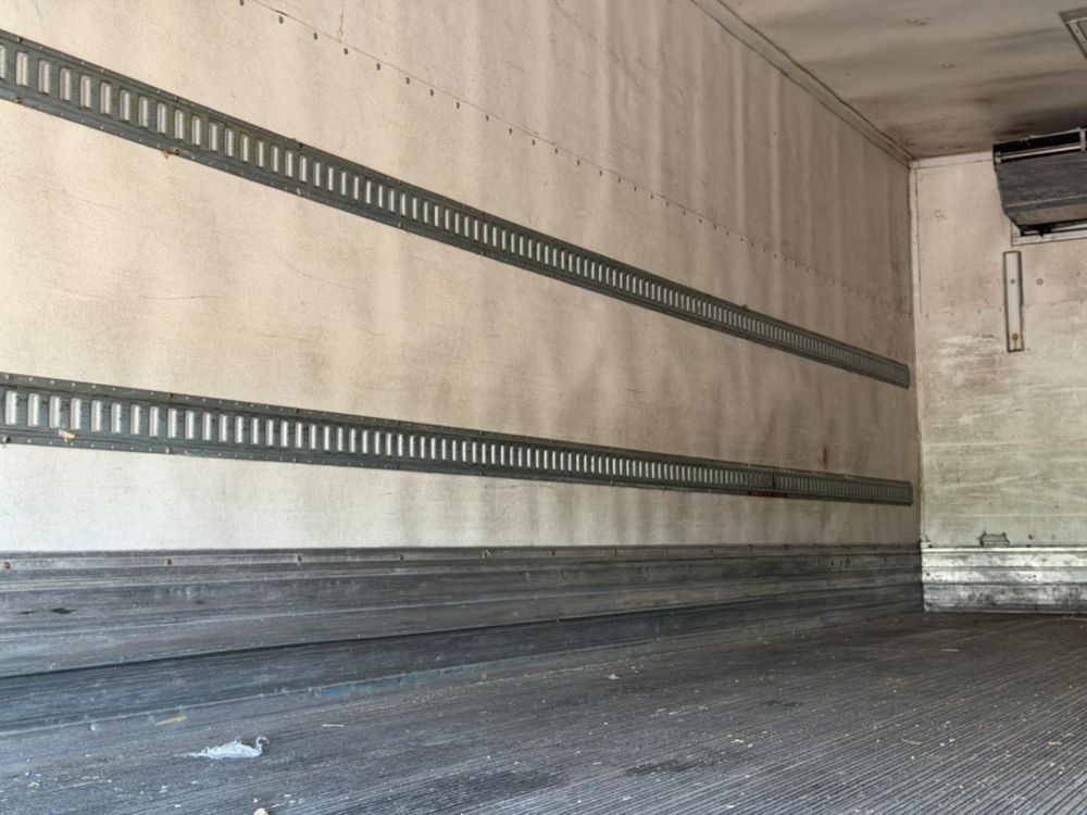 2016 Kenworth T-300 Tandem Axle Reefer Truck