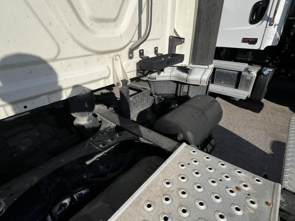2019 Freightliner Cascadia Tandem Day Cab Tractor