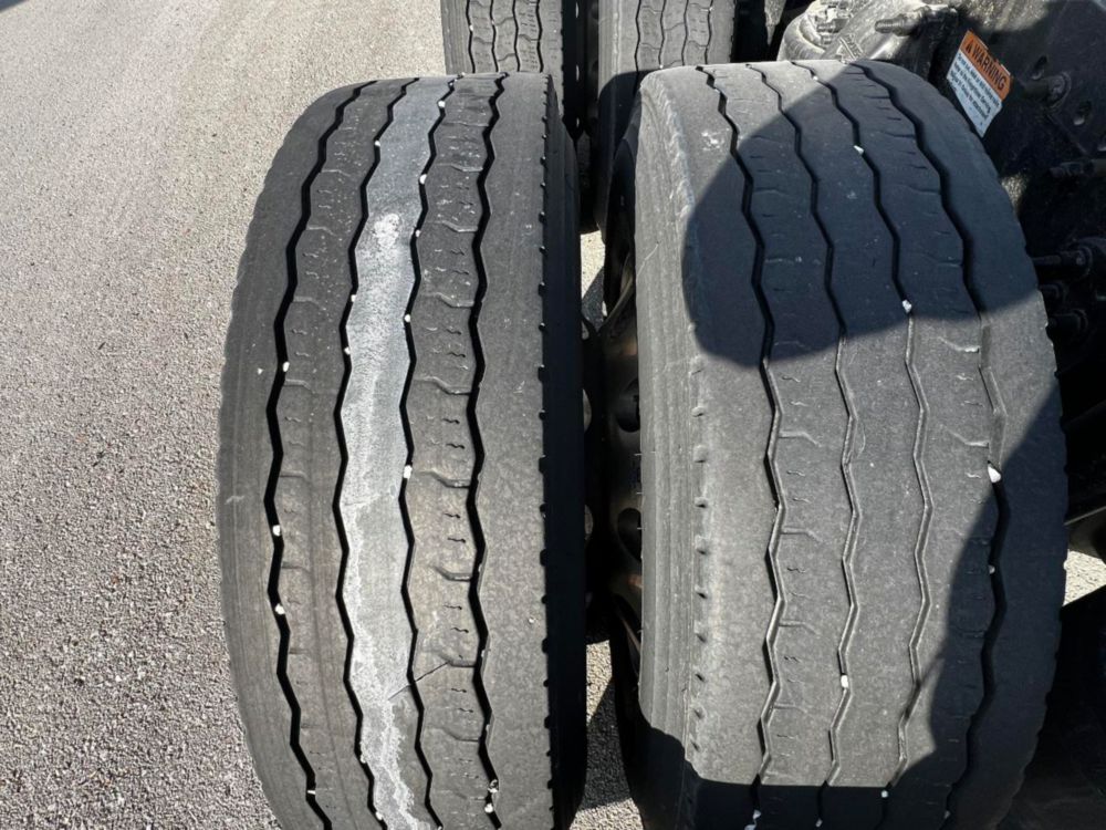 2019 Freightliner Cascadia Tandem Day Cab Tractor
