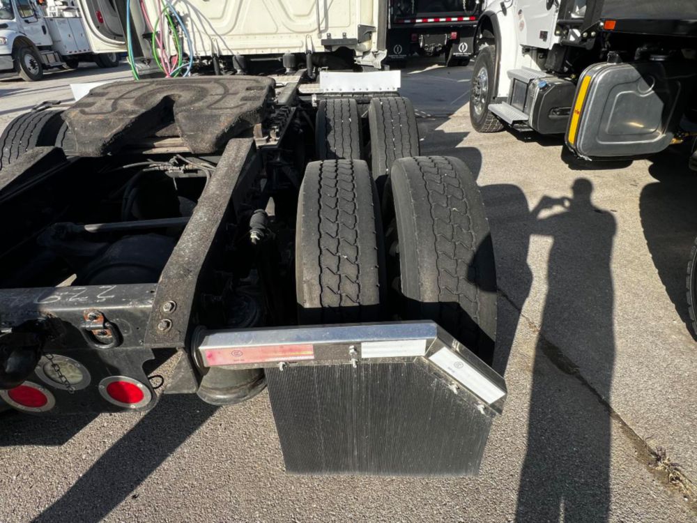 2019 Freightliner Cascadia Tandem Day Cab Tractor