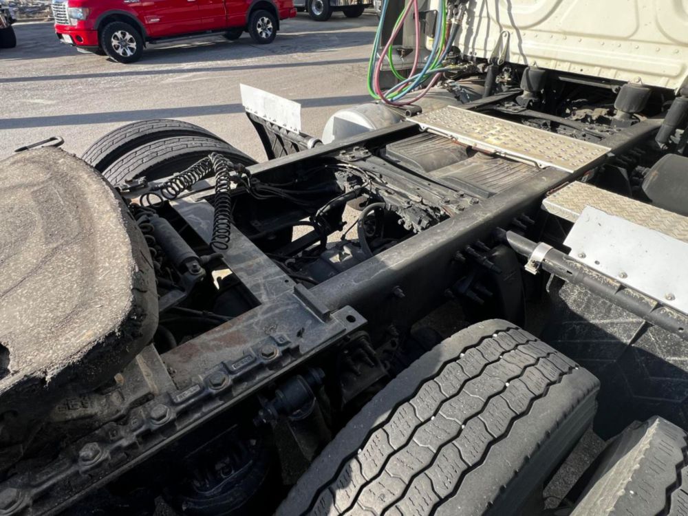 2019 Freightliner Cascadia Tandem Day Cab Tractor