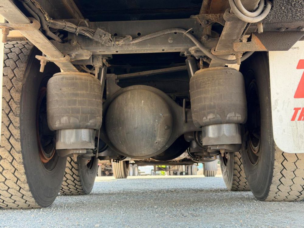 2016 Kenworth T-300 Tandem Axle Reefer Truck