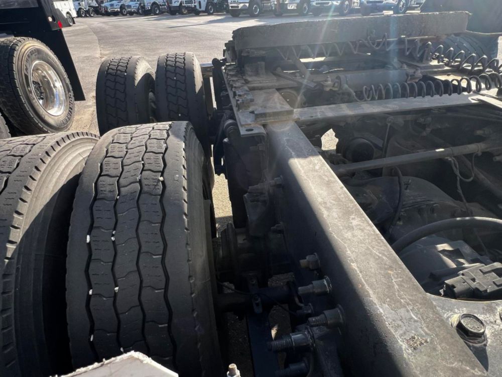 2019 Freightliner Cascadia Tandem Day Cab Tractor