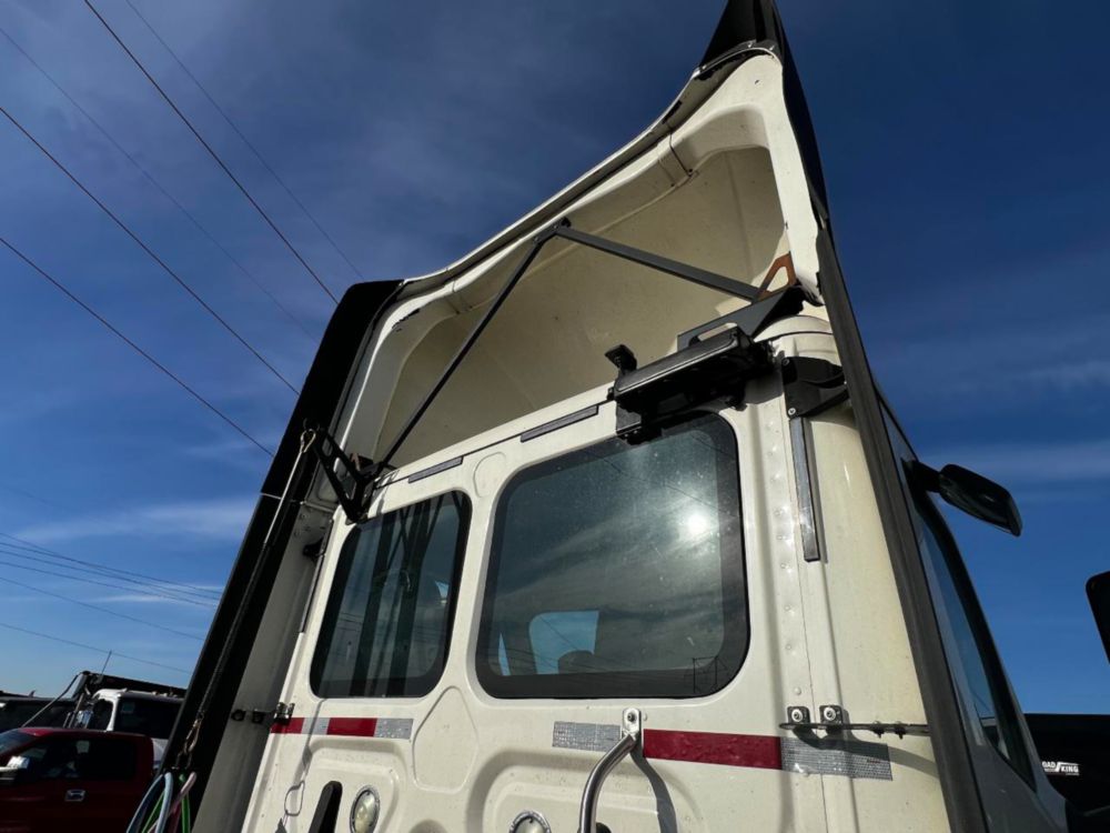 2019 Freightliner Cascadia Tandem Day Cab Tractor