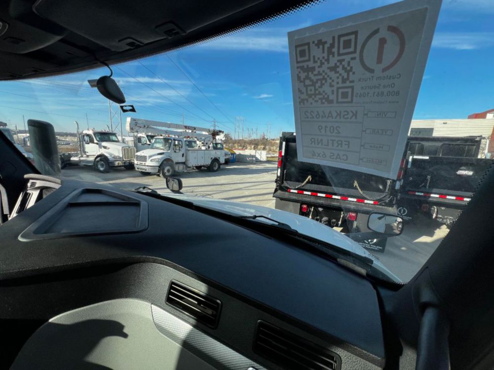 2019 Freightliner Cascadia Tandem Day Cab Tractor