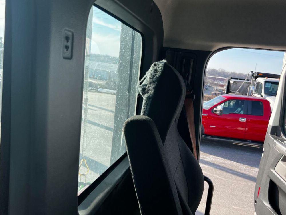 2019 Freightliner Cascadia Tandem Day Cab Tractor