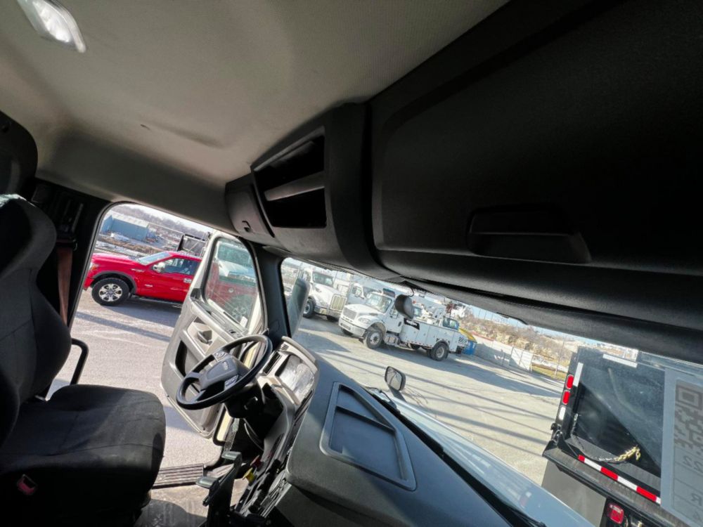 2019 Freightliner Cascadia Tandem Day Cab Tractor