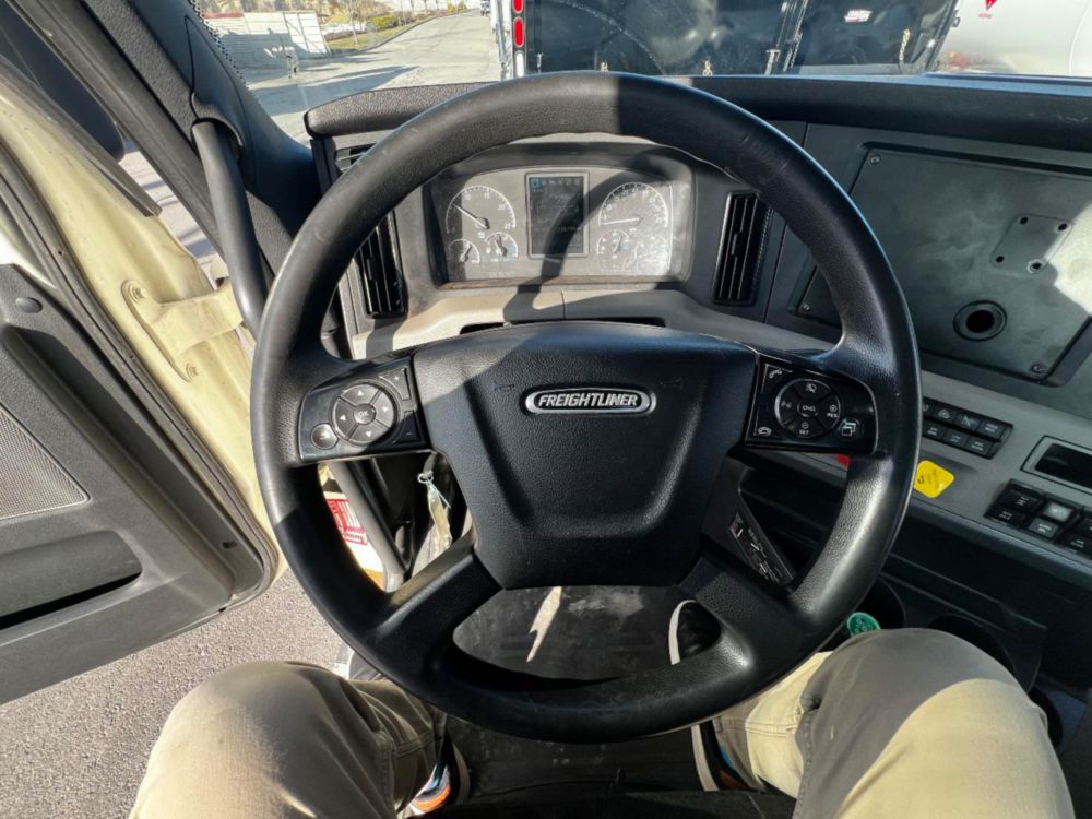 2019 Freightliner Cascadia Tandem Day Cab Tractor