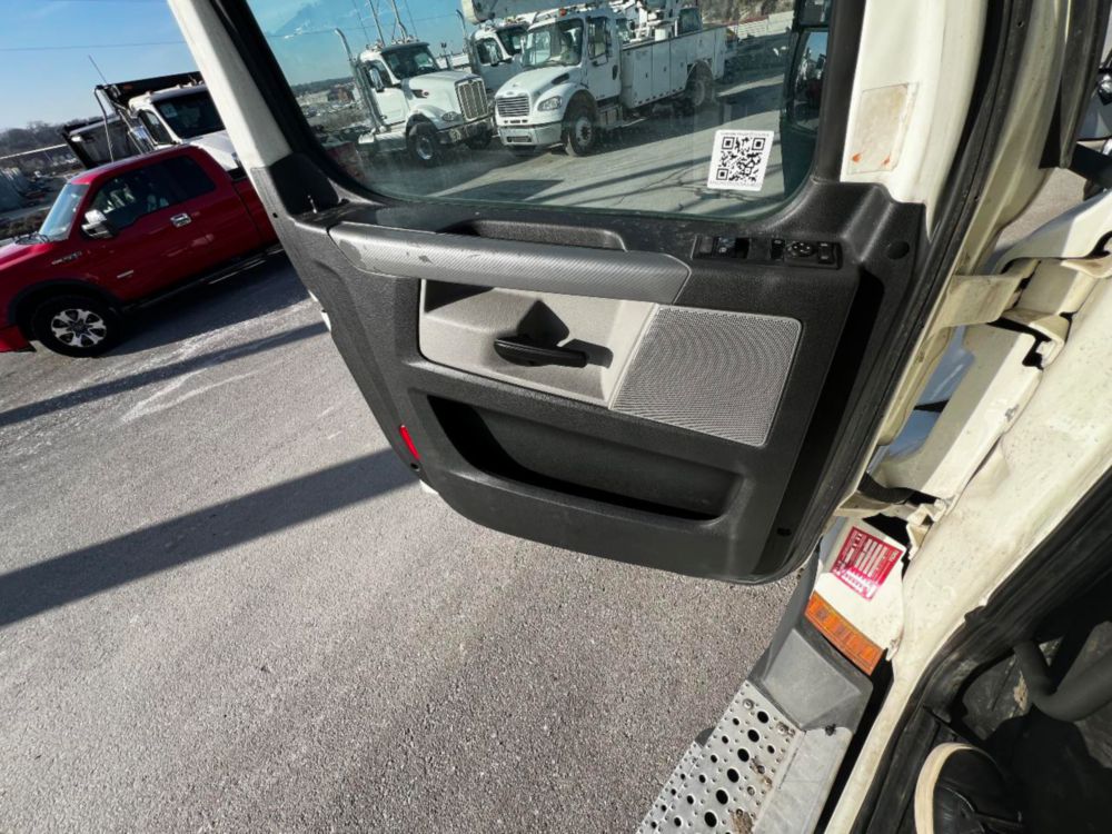 2019 Freightliner Cascadia Tandem Day Cab Tractor